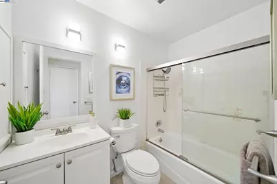 398 Adams St #304, Oakland, CA 94610 - Photo 13