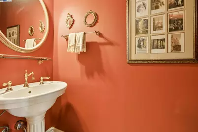 2070 Bush St, San Francisco, CA 94115 - Photo 25