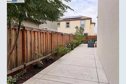 2151 Daimler St, Lathrop, CA 95330 - Photo 23