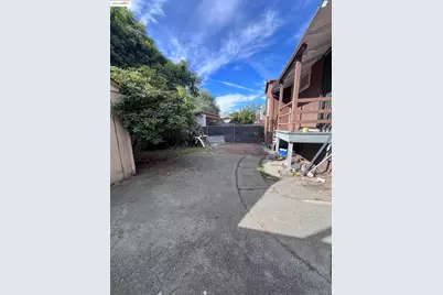 699 33rd St, Oakland, CA 94609 - Photo 23