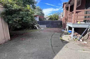 699 33rd St, Oakland, CA 94609 - Photo 23