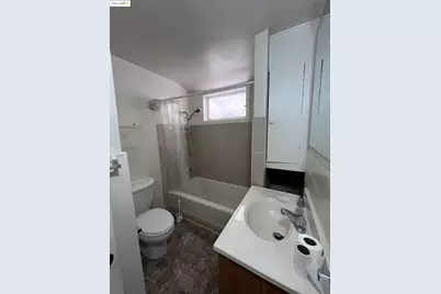 699 33rd St, Oakland, CA 94609 - Photo 9