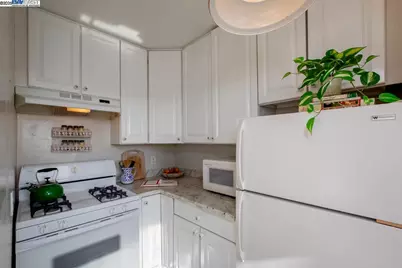 2000 Clinton Ave, Alameda, CA 94501 - Photo 17