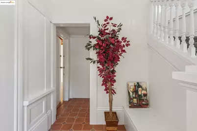 558 58th St, Oakland, CA 94609 - Photo 3