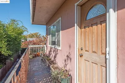 558 58th St, Oakland, CA 94609 - Photo 29