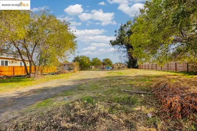 64 Bella Monte Ave, Bay Point, CA 94565 - Photo 13