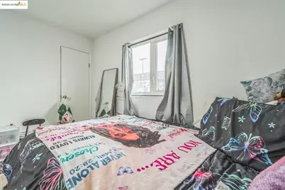 874 Pine St, Oakland, CA 94607 - Photo 23