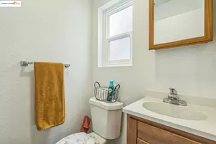 874 Pine St, Oakland, CA 94607 - Photo 9