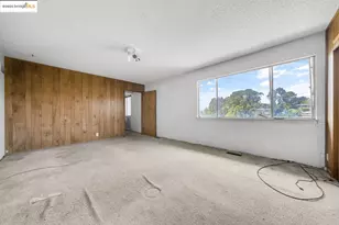 11201 Lochard St, Oakland, CA 94605 - Photo 33