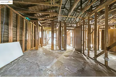 11201 Lochard Street, Oakland, CA 94605 - Photo 23