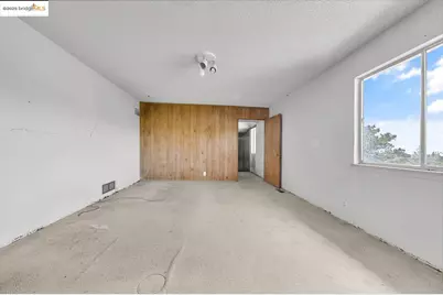 11201 Lochard Street, Oakland, CA 94605 - Photo 35