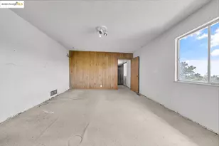 11201 Lochard St, Oakland, CA 94605 - Photo 35