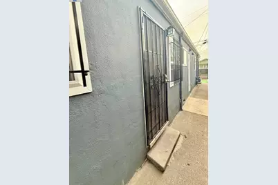 10600 Pippin St, Oakland, CA 94603 - Photo 9