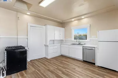 629 Santa Clara Ave., Alameda, CA 94501 - Photo 13