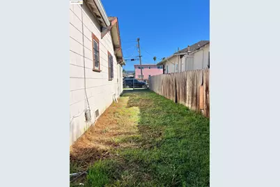 9719 Holly St, Oakland, CA 94603 - Photo 19