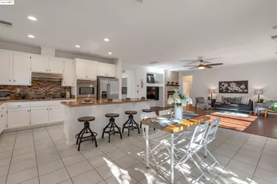 166 Rangewood Dr, Pittsburg, CA 94565 - Photo 9