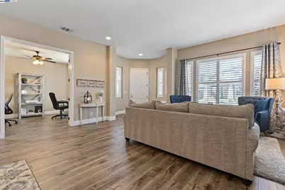 6454 Green Castle Cir, Discovery Bay, CA 94505 - Photo 7