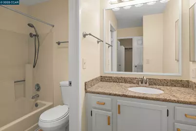 560 Canyon Oaks #H, Oakland, CA 94605 - Photo 9