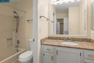 560 Canyon Oaks, Oakland, CA 94605 - Photo 9