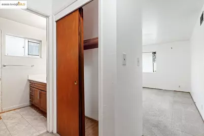 4704 Scotia Ave, Oakland, CA 94605 - Photo 13
