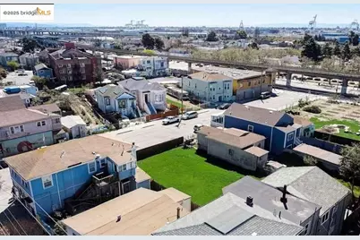 739 Campbell St, Oakland, CA 94607 - Photo 3