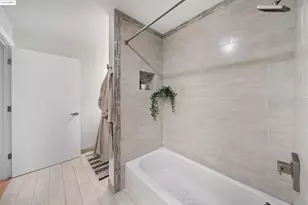 1201 Pine St, Oakland, CA 94607 - Photo 13