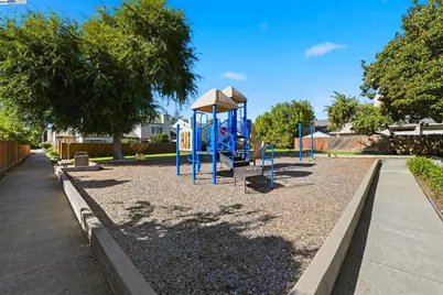 93 Cassia Dr, Hayward, CA 94544 - Photo 39