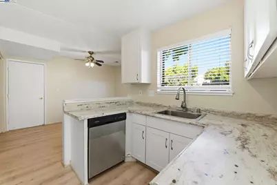 93 Cassia Dr, Hayward, CA 94544 - Photo 17