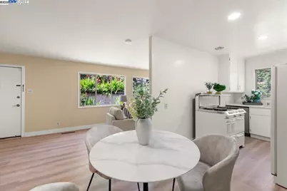 5838 Nottingham Dr, Oakland, CA 94611 - Photo 5