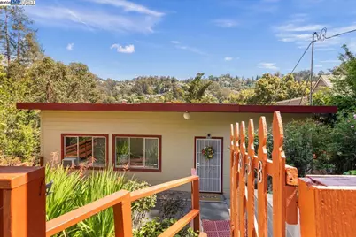 5838 Nottingham Dr, Oakland, CA 94611 - Photo 1