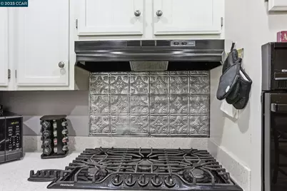 213 Markham Avenue, Vacaville, CA 95688 - Photo 11