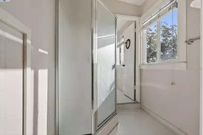 1011 11th St, Oakland, CA 94606 - Photo 29