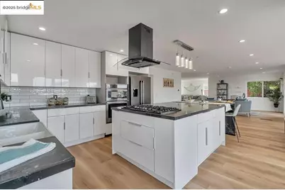 1642 Dune Point Ct, Discovery Bay, CA 94505 - Photo 9