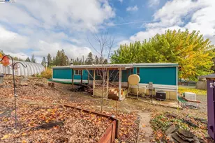 51 Steelhead Cir, Lewiston, CA 96052 - Photo 37