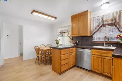 15106 Edgemoor St, San Leandro, CA 94579 - Photo 7