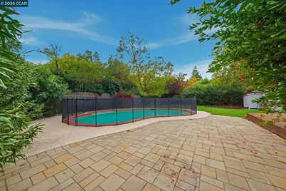 726 Grayson Rd, Pleasant Hill, CA 94523 - Photo 23