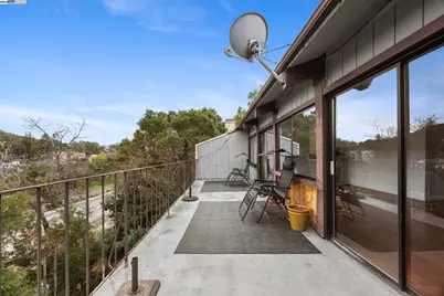 3660 Oak Knoll Blvd, Oakland, CA 94605 - Photo 9