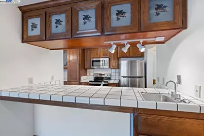 25912 Hayward Blvd #Unit 204, Hayward, CA 94542 - Photo 11