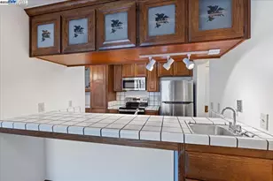 25912 Hayward Blvd, Hayward, CA 94542 - Photo 11