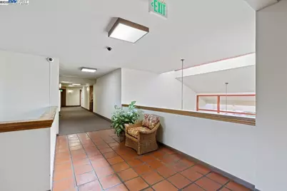 25912 Hayward Blvd #Unit 204, Hayward, CA 94542 - Photo 3