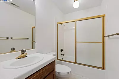 25912 Hayward Blvd #Unit 204, Hayward, CA 94542 - Photo 21