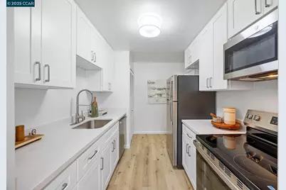 4 Commodore Drive #D335, Emeryville, CA 94608 - Photo 3