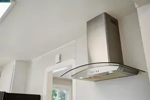 7700 Garfield Ave, Oakland, CA 94605 - Photo 11