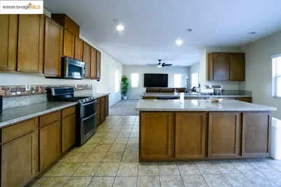 1350 Mistletoe Dr, Beaumont, CA 92223 - Photo 5