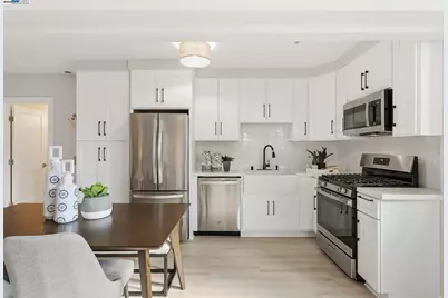 335 Hanover Ave, Oakland, CA 94606 - Photo 39