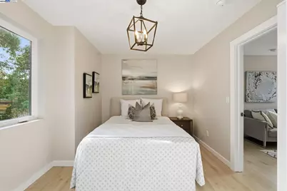 335 Hanover Ave, Oakland, CA 94606 - Photo 51
