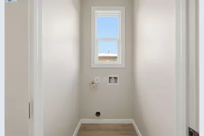 335 Hanover Ave, Oakland, CA 94606 - Photo 35