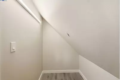 335 Hanover Ave, Oakland, CA 94606 - Photo 19