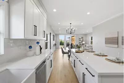 335 Hanover Ave, Oakland, CA 94606 - Photo 13