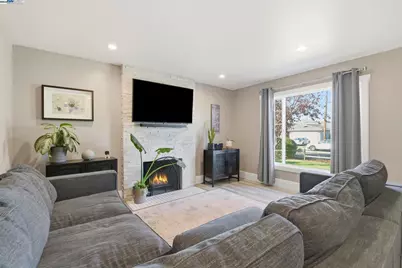 1341 Maryland Dr, Concord, CA 94521 - Photo 7